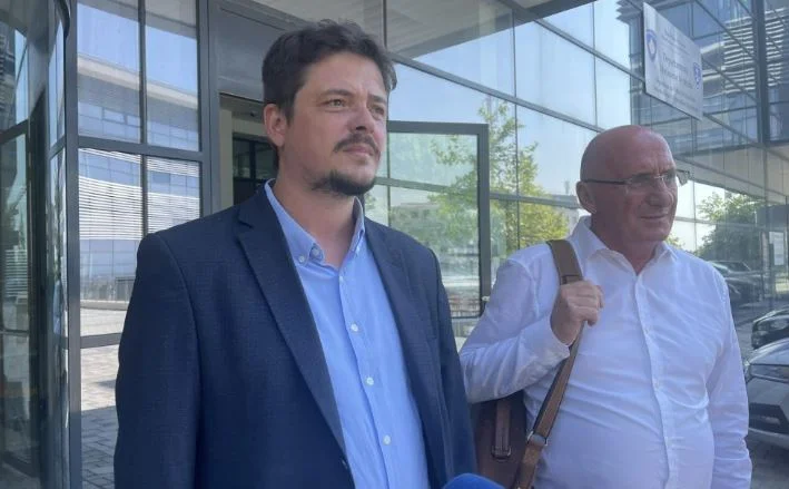 Fin des audiences sur les trois détenus pour les “wei” et “gruri”, l'avocat attaque les médias: Justice n'est pas fait aux portes