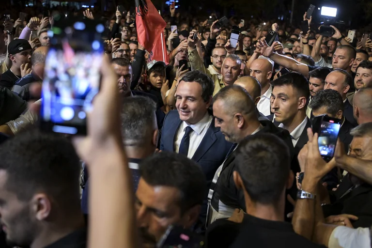 La policía macedonia está buscando al autor que puso la bandera...