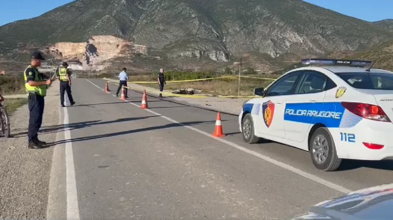 Zwei Touristen in Saranda werden von Motoren getroffen