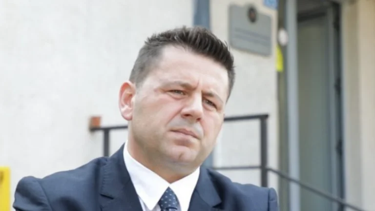 Beka Berisha verspottet Kurtis Mann, der verhaftet wurde: Warum haben Sie nicht Reed anrufen? Du bist smuggling.