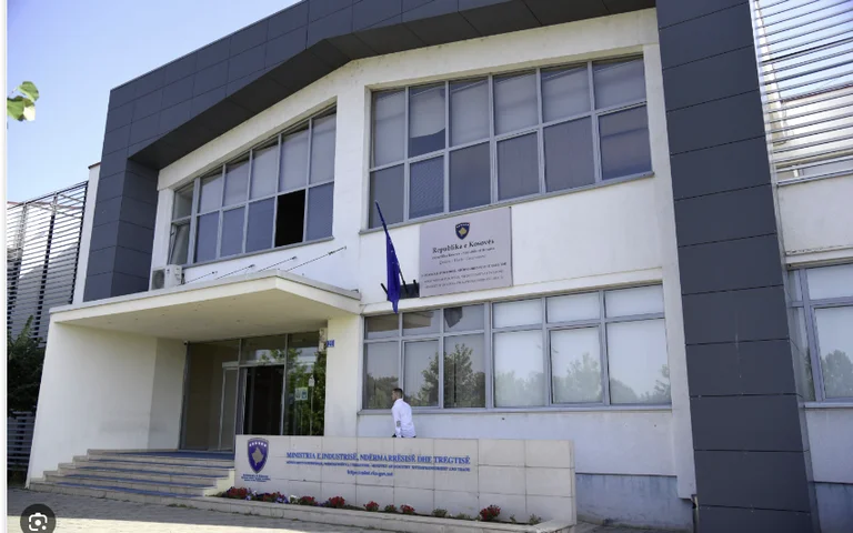 Zwei Beamte des Ministeriums Roseta Hajdari verhaftet