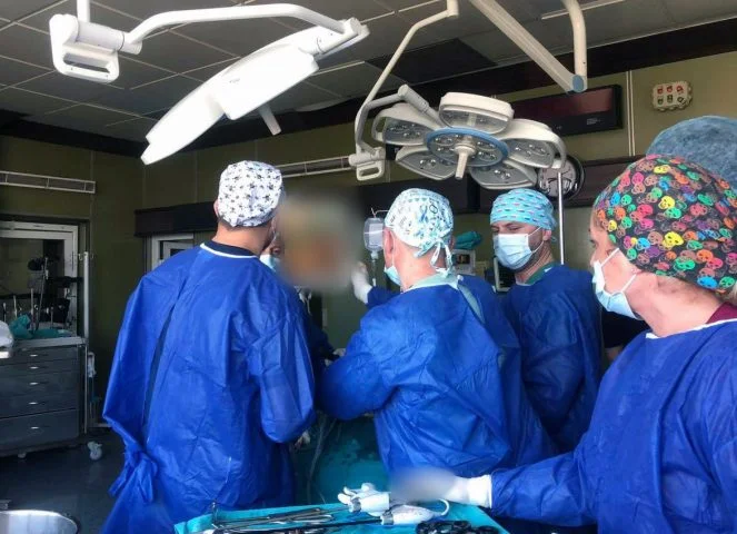 El riñón de un cerdo, funcional en el cuerpo humano durante más de un mes