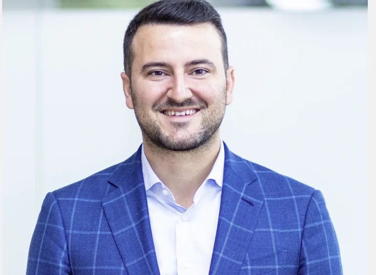 Le candidat suisse à l'Assemblée demande à Albin Kurti de ne pas participer aux élections.