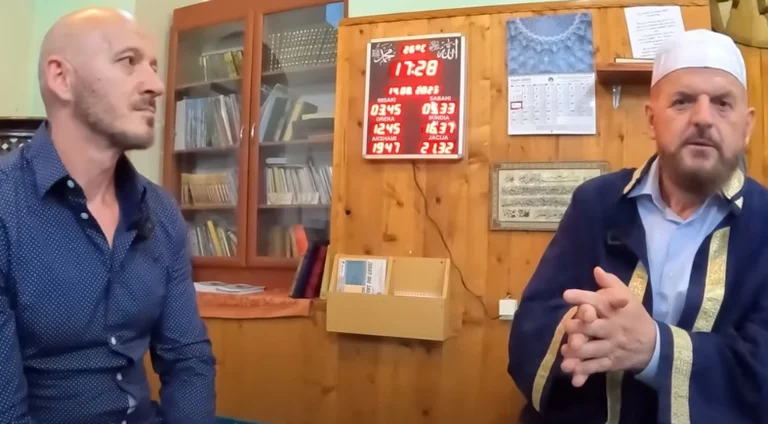 Shefqet Krasniqi appelle frère serbe après sa conversion aux musulmans