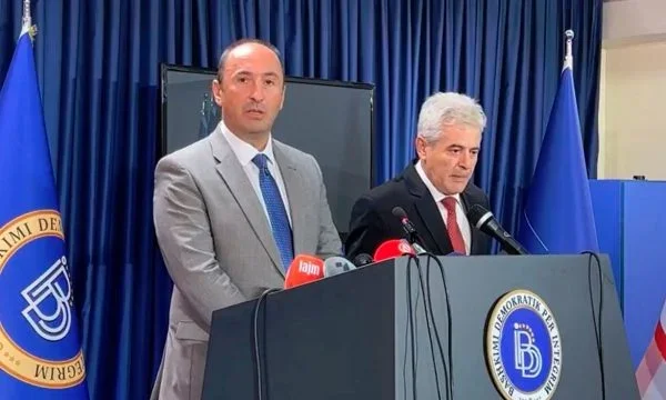 Lieburn Aliu para conocer a Ali Ahmeti, así que pidió a Albin Kurti