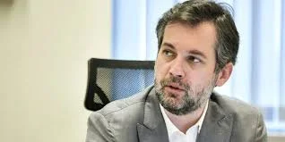Ministre de la Culture: La police arrête des criminels, quelqu'un les libère.