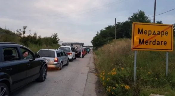 Más de 3 horas esperando en Merdara para salir de Kosovo