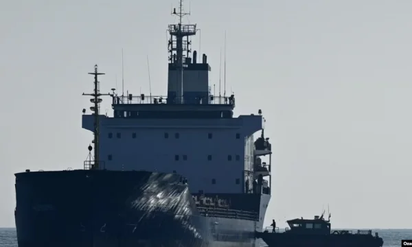 Russia with warning shots against a ship heading toward Ukraine