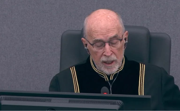 Il y a un risque d'évasion : comment le tribunal a-t-il fait tomber une des raisons de la détention des dirigeants de l'UCK ?
