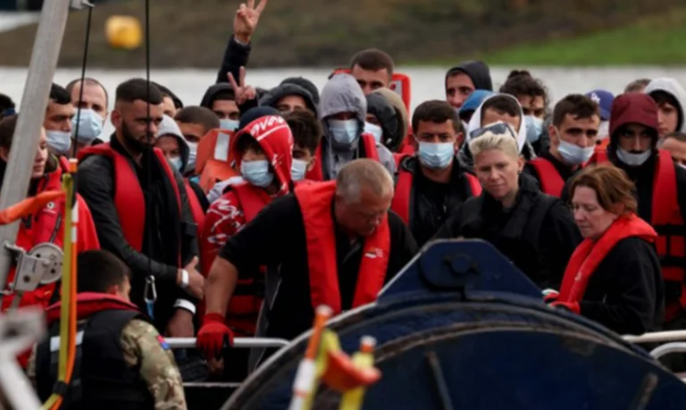 “Daily Mail” finds Albanians: Smugglers do not stop tragedy, followed by “tradition” of immigrants