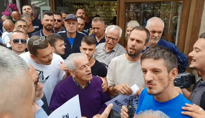A police sergeant is suspended for 72 hours, due to attack on journalist Vulnet Krasniqi