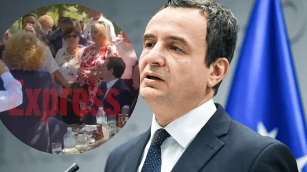 Kurt, accompagnato da Bishop, intrattene i presenti con canzoni patriottiche