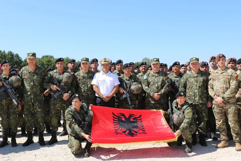 Otro contingente de Albania se suma a la misión de la KFOR en Kosovo