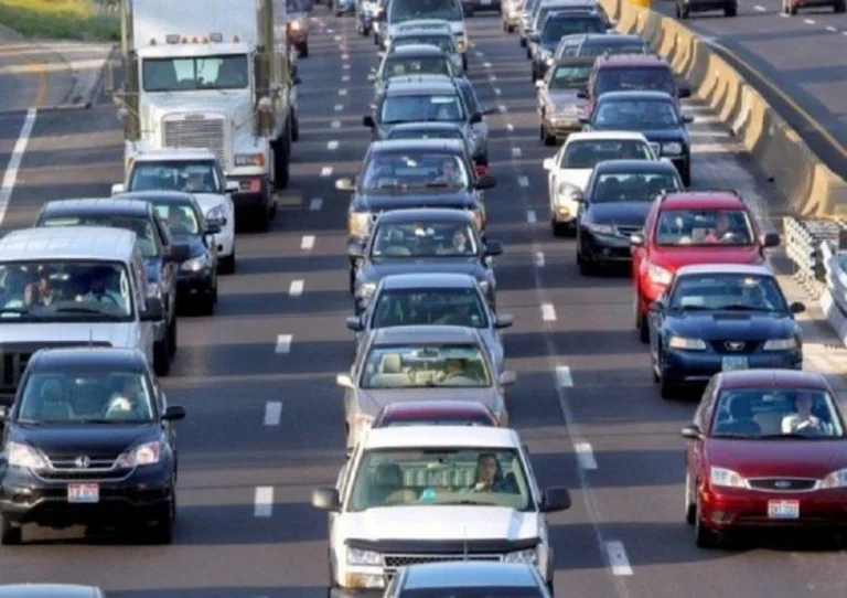 10 km of traffic, block National Road