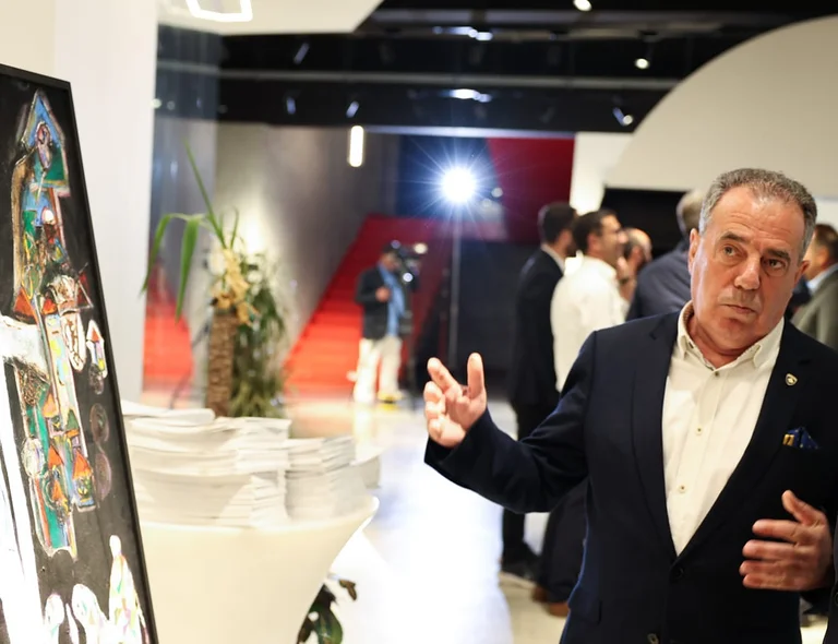 Halil Matoshi ha aperto mostre di dipinti lavorate dalle sue mani