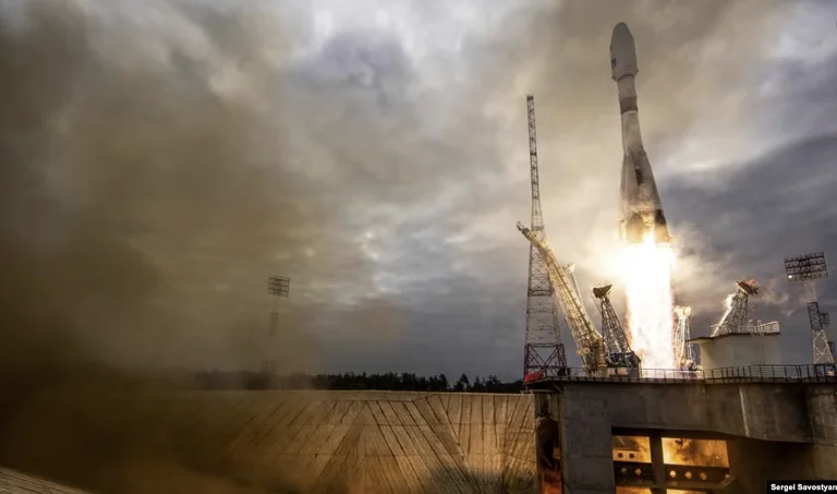 Russia in race to find water on the moon