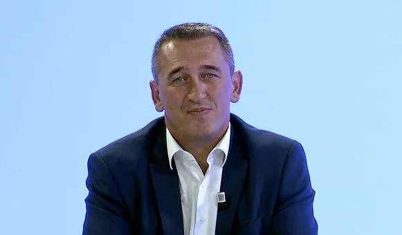 Sostengo la retirada y la decisión de prohibir los bienes serbios: Es lo primero en la agenda.