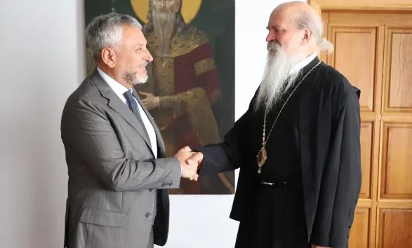 EULEX visita Teodosija en el Monasterio Gracanica