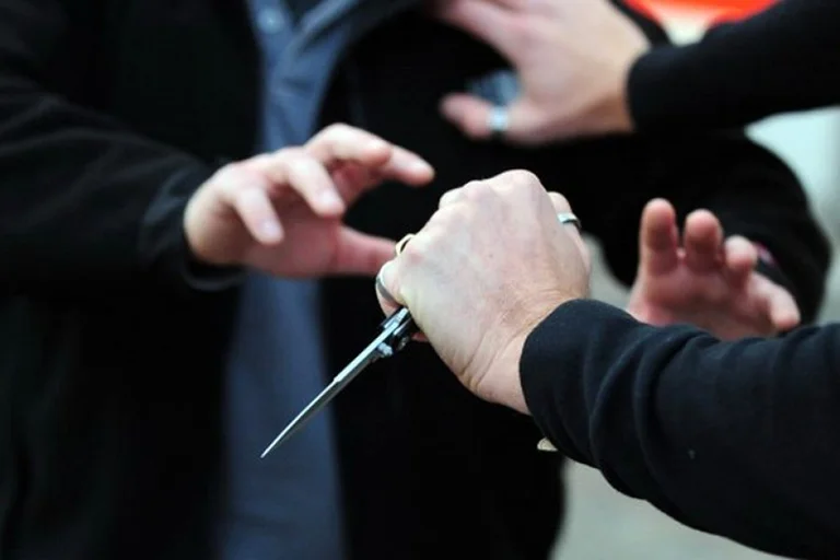 Sospechoso arrestado por apuñalar a conductor en Pristina