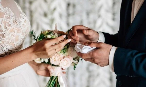 L'uomo, suocera, cognato e cognato tortura la sposa in Fushe Kosovo: La accusano di essere vergine