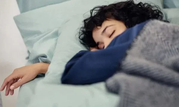 Cosa significa quando parli nel sonno?