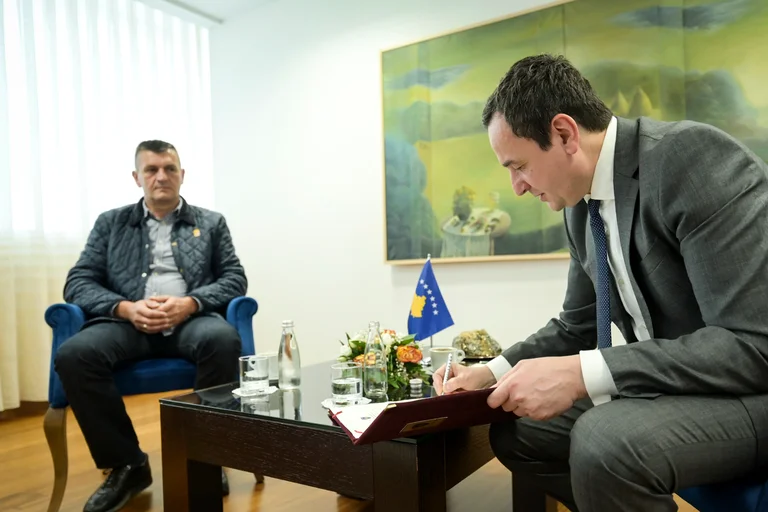 El Gobierno Kurti intenta razonar después de su nombramiento como viceministro serbio que formó parte del ejército yugoslavo