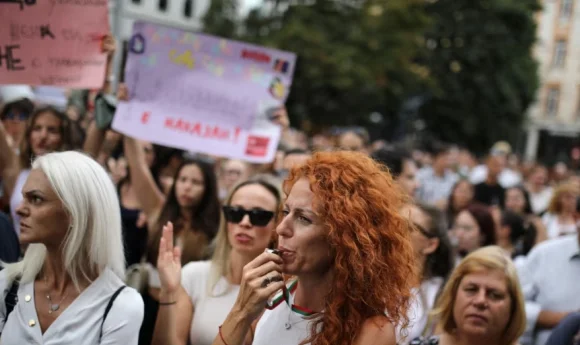Bulgarie: Après des manifestations de masse, la loi sur la protection contre la violence familiale diffère