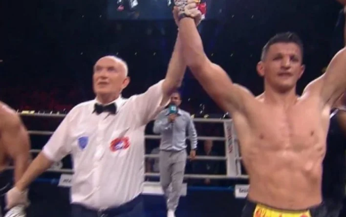 Meci mit Hadzi Krasniqi: Der Richter sagt, der algerische Boxer nahm sie nach zweiten Bemerkungen