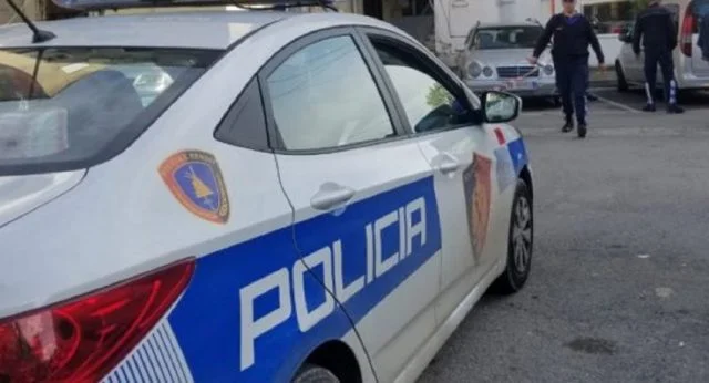 Des images de Kosovo battues par des ouvriers d'une pompe à Lezha