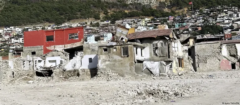 Le vittime del terremoto in Turchia bloccate