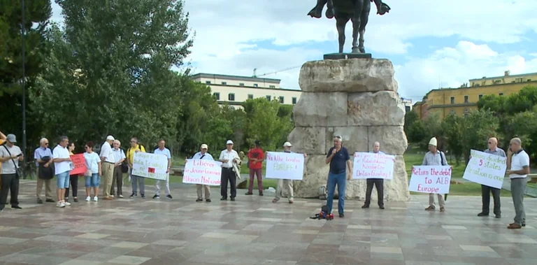Proteste in Tirana durch die native Bewegung “Krahs of Eagle”: Freisetzung des ehemaligen Mitglieds der KLA