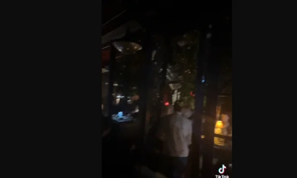 Scopri le immagini all'interno di Bon Vivat girate dai clienti subito dopo la sparatoria.