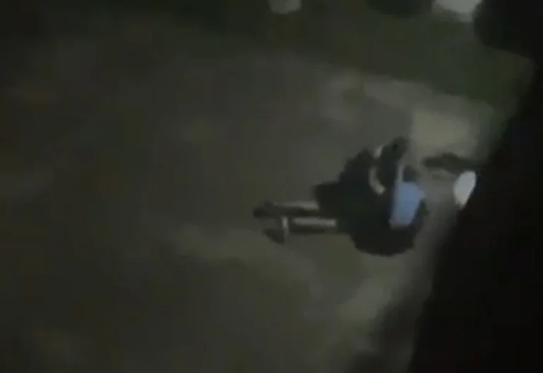 Hora en que una persona en el centro de Pristina es arrestada