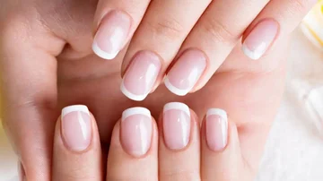 These tricks will help your manicur last longer in summer