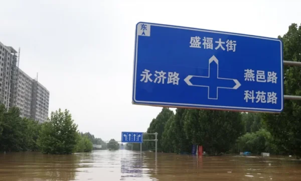 Chinas Flut-Tod Maut bis zu 30
