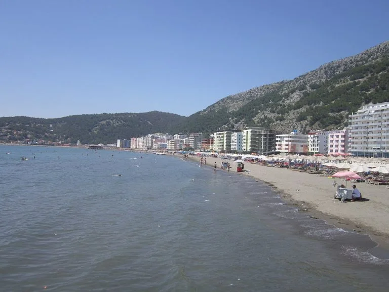 KSF Offizier rettet seine Mutter und Tochter vom Ertrinken im Meer St.