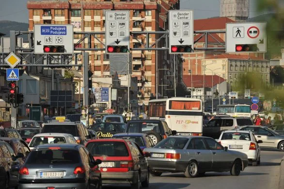 Police Call for Entrance in Traffic