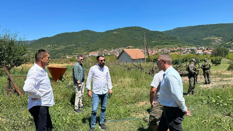 Deux ministres Kurti se rendent à Leposavic, gardés par des unités de police spéciales
