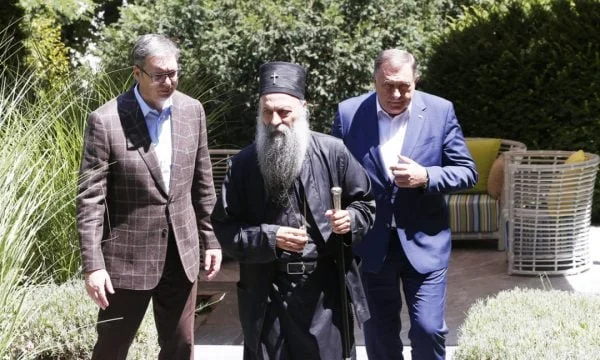 Vuciq, Dodik und Patriarch Porfirije treffen sich in einem Kloster in Bosnien und Herzegowina, sprechen über Kosovo