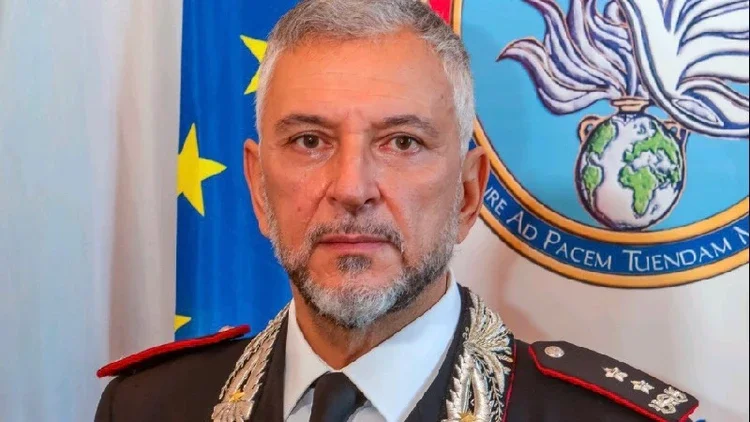 Le chef EULEX réagit après avoir rencontré le commandant de la KFOR