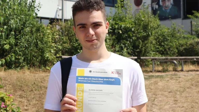 18-year-old Kosovar in Germany: Apply at 37 medical schools, accepted in all