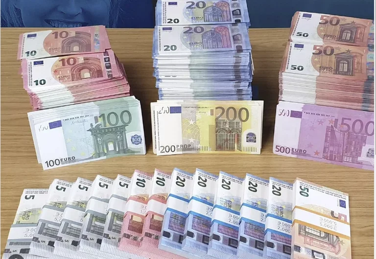 Più e più Falsi Euro