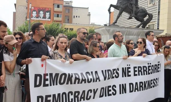 Mediat prestigjioze amerikane raportojnë për protestën e gazetarëve në Prishtinë