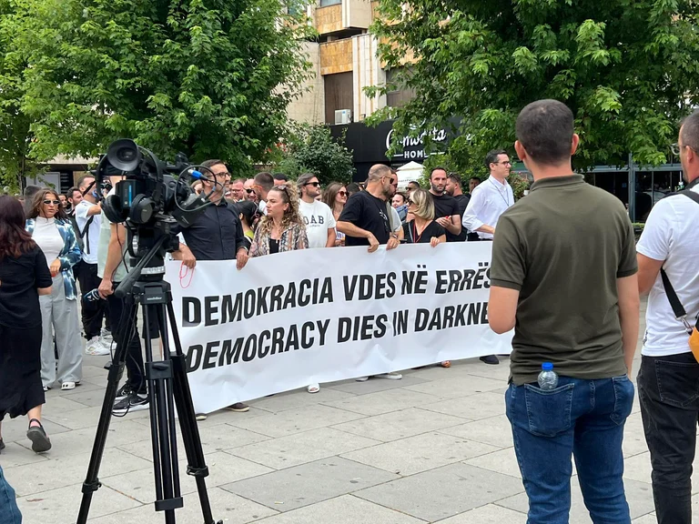 Përfundon protesta e gazetarëve në mbrojtje të fjalës së lirë