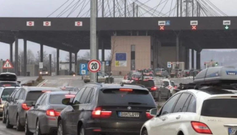 Pritjet për të hyrë në Kosovë nga Merdari deri në 1 orë