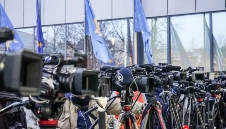 Heqja e licencës për Klan Kosovën, gazetarët sot në shesh