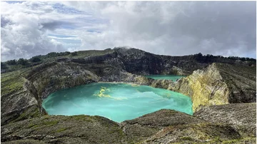 If you haven't decided on vacation yet. Find the Unique Land, Three Color - Changing Lakes