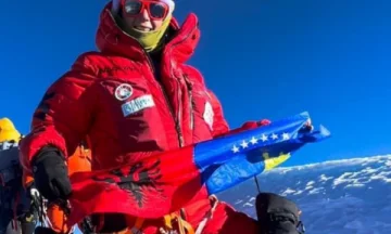 Uta Ibrahimi, die erste Frau auf dem Balkan, die 11 Berge hinaufblickt