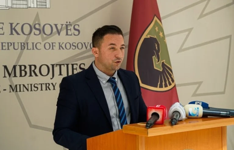 Mehaj paralajmëron blerje të armëve nga Turqia