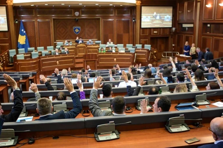 Kuvendi shpenzoi 7 milionë euro në vitin 2022: Gjysma për paga të deputetëve